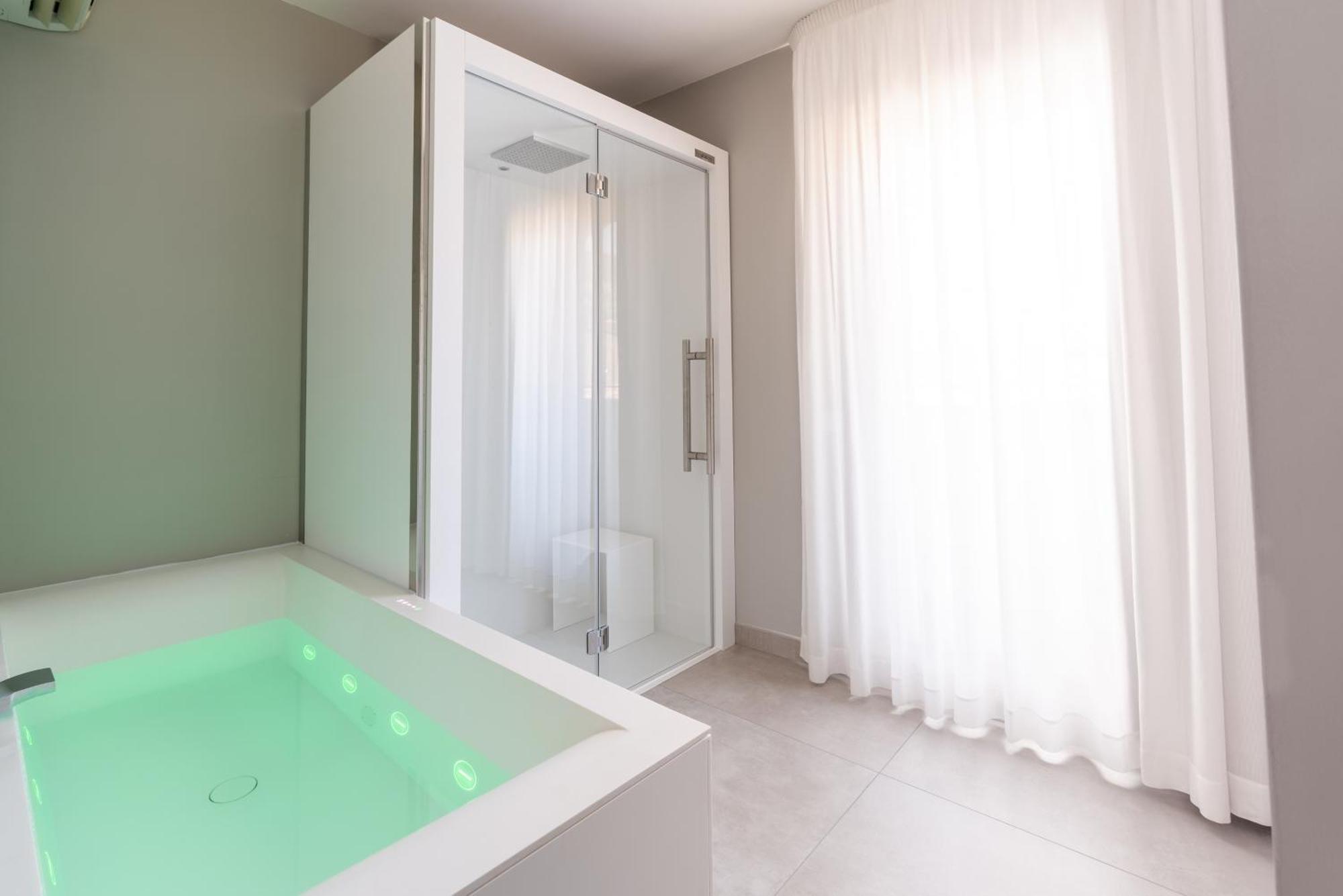 Gg8 Hotel & Suite Spa Ґвальдо-Тадіно Екстер'єр фото