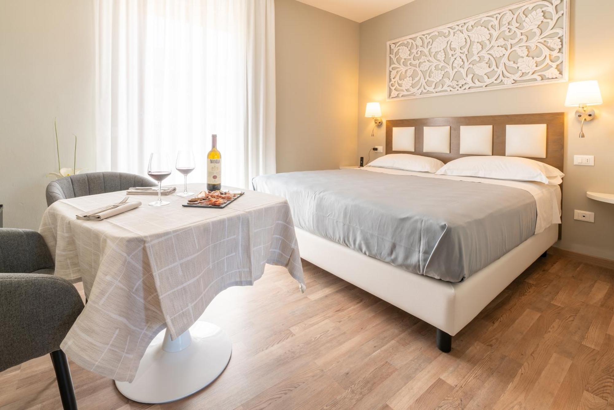 Gg8 Hotel & Suite Spa Ґвальдо-Тадіно Екстер'єр фото